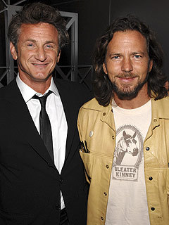 sean-penn-eddie-wedder.jpg